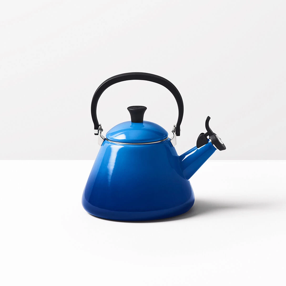 Le Creuset Kone Fluitketel 1,6 Liter Staal Azure 3 Le Creuset Kone Fluitketel 1,6 Liter Staal Azure - Afbeelding 3